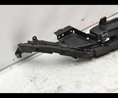 SUPPORTO STAFFA PARAURTI ANTERIORE LR DISCOVERY SP