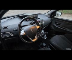 Lancia Ypsilon 1.2 69 CV 5 porte S&S Platinum - 30