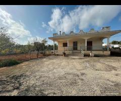 Villa con garage e trulletto