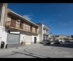 Castelvetrano appartamento con girdino + garage