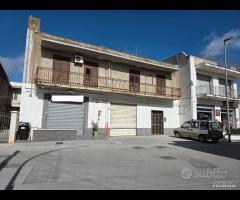 Castelvetrano appartamento con girdino + garage
