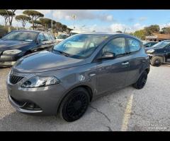 Lancia Ypsilon 1.0 FireFly Hybrid Silver in arrivo