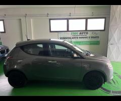 Lancia Ypsilon 1.2 69 CV 5 porte GPL Silver