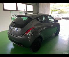Lancia Ypsilon 1.2 69 CV 5 porte GPL Silver - 6