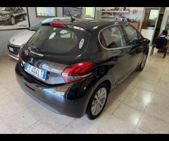 Peugeot 208 PureTech GPL 82 cv Allure NAVIGATORE-R