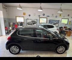 Peugeot 208 PureTech GPL 82 cv Allure NAVIGATORE-R