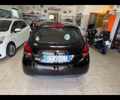 Peugeot 208 PureTech GPL 82 cv Allure NAVIGATORE-R