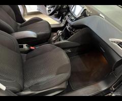 Peugeot 208 PureTech GPL 82 cv Allure NAVIGATORE-R