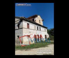 Casale tipico marchigiano zona filetto/senigallia