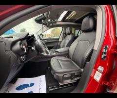 Alfa Romeo Stelvio 2.2 Turbodiesel 210 CV AT8 Q4 - 11