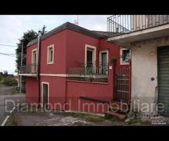 Casa singola di 100mq con garage a Santa Venerina