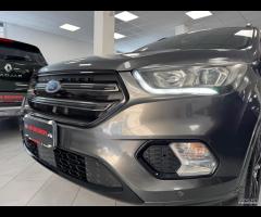 Ford Kuga 1.5 TDCI 120 CV S&S 2WD ST-Line - 23