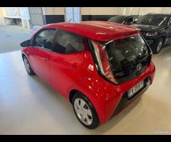 Toyota Aygo 1.0 VVT-i 69 CV 5 porte x-play TSS - 4