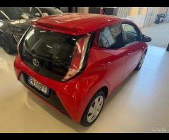 Toyota Aygo 1.0 VVT-i 69 CV 5 porte x-play TSS - 20