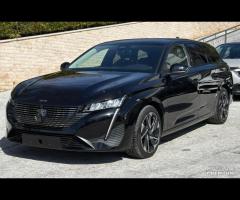 Peugeot 308 Allure Pack in arrivo