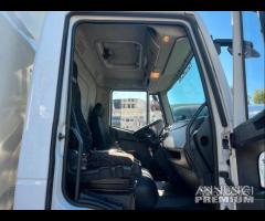 Iveco eurocargo 120E22 frigo 5.20 e sponda 2010 - 11