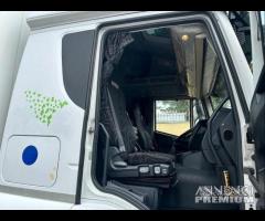 Iveco stralis 310 furgone 9.60mt e sponda 2015 E6