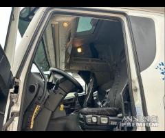 Iveco stralis 310 furgone 9.60mt e sponda 2015 E6