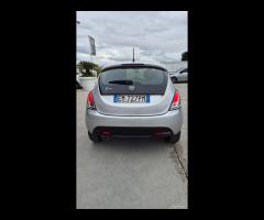 Lancia Ypsilon 1.2 69 CV 5 porte GPL Ecochic Plati
