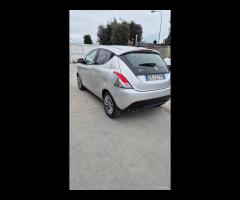 Lancia Ypsilon 1.2 69 CV 5 porte GPL Ecochic Plati