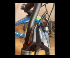 BICICLETTA TERRANA SHIMANO FRENI A DISCO NUOVA 27.