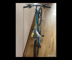 BICICLETTA TERRANA SHIMANO FRENI A DISCO NUOVA 27. - 6