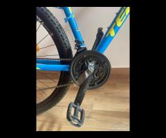 BICICLETTA TERRANA SHIMANO FRENI A DISCO NUOVA 27. - 7