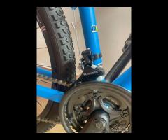 BICICLETTA TERRANA SHIMANO FRENI A DISCO NUOVA 27. - 8