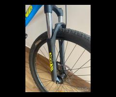 BICICLETTA TERRANA SHIMANO FRENI A DISCO NUOVA 27. - 9