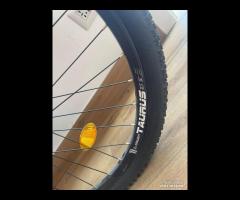 BICICLETTA TERRANA SHIMANO FRENI A DISCO NUOVA 27. - 10