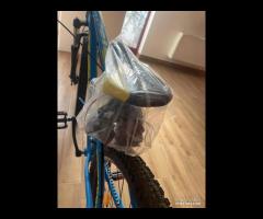 BICICLETTA TERRANA SHIMANO FRENI A DISCO NUOVA 27. - 11