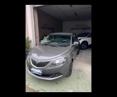 Lancia Ypsilon 1.0 FireFly 5 porte S&S Hybrid Silv