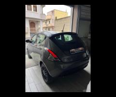 Lancia Ypsilon 1.0 FireFly 5 porte S&S Hybrid Silv