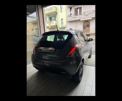 Lancia Ypsilon 1.0 FireFly 5 porte S&S Hybrid Silv