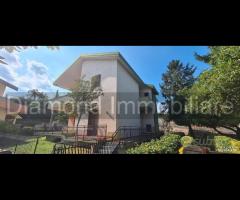 Villa con 800mq di giardino a Giarre