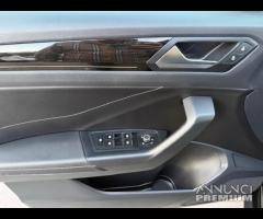 Volkswagen T-Roc 2.0 TDI SCR 150 CV DSG R-Line - 13