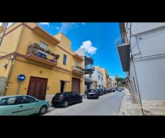 Castelvetrano casa ind. con ampio garage