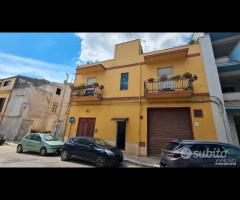 Castelvetrano casa ind. con ampio garage