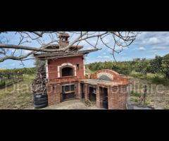 Fabbricato rurale con terreno a Catania