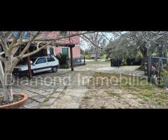 Fabbricato rurale con terreno a Catania