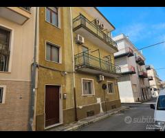 Grottaglie - via Rossini , Trilocale con cantina