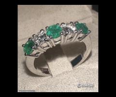 FEDINA IN ORO BIANCO 18kt. DIAMANTI E SMERALDI