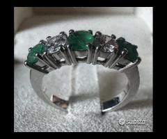 FEDINA IN ORO BIANCO 18kt. DIAMANTI E SMERALDI