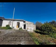 Casa di campagna con terreno a Verzella
