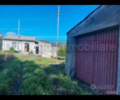 Casa di campagna con terreno a Verzella