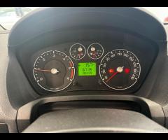 Ford Fiesta 1.4 TDCi 5p. Ghia - 11