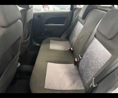 Ford Fiesta 1.4 TDCi 5p. Ghia - 14