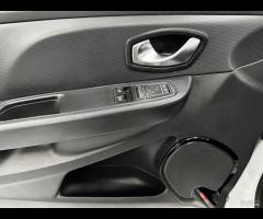 Renault Clio dCi 8V 75 CV 5 porte Moschino Life - 10