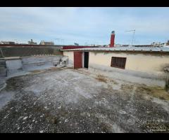 Via Pignatelli , indipendente con terrazzo