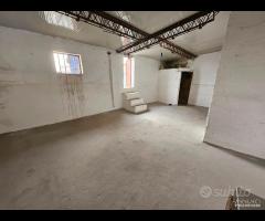Via Pignatelli , indipendente con terrazzo